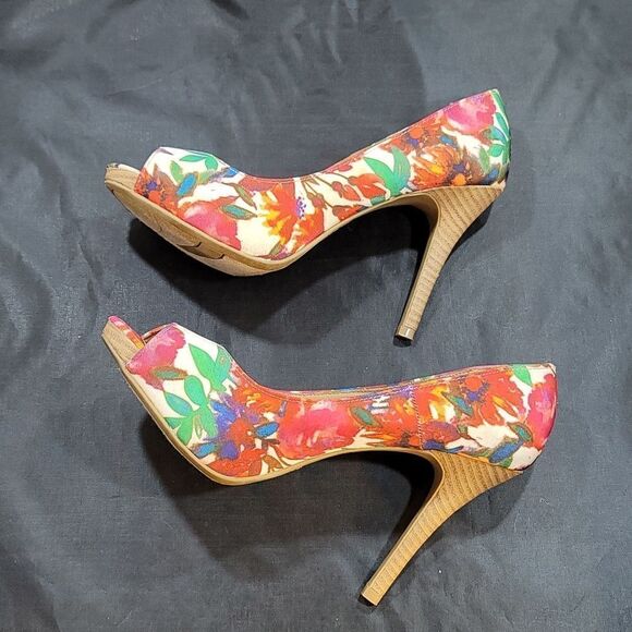 CHRISTIAN SIRIANO PEEP TOE HIGH HEEL STILETTO MULTI-COLOR FLORAL DETAILS PUMP - Picture 11 of 14